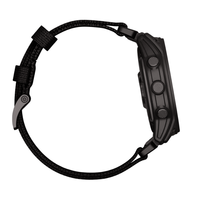 Seitenansicht der Garmin Tactix 7 Smartwatch mit strukturierten Bedientasten und schwarzem Nylonarmband mit verstellbarem Verschluss. Die robuste GPS-Uhr ist ideal für taktische Einsätze, Outdoor-Abenteuer und Extremsportler.