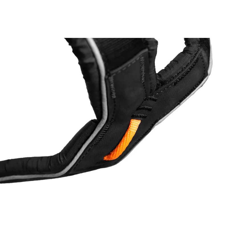 Detailansicht eines schwarzen Non-Stop Dogwear Geschirrs mit reflektierenden Nähten und einer robusten Verstärkung für optimalen Halt.