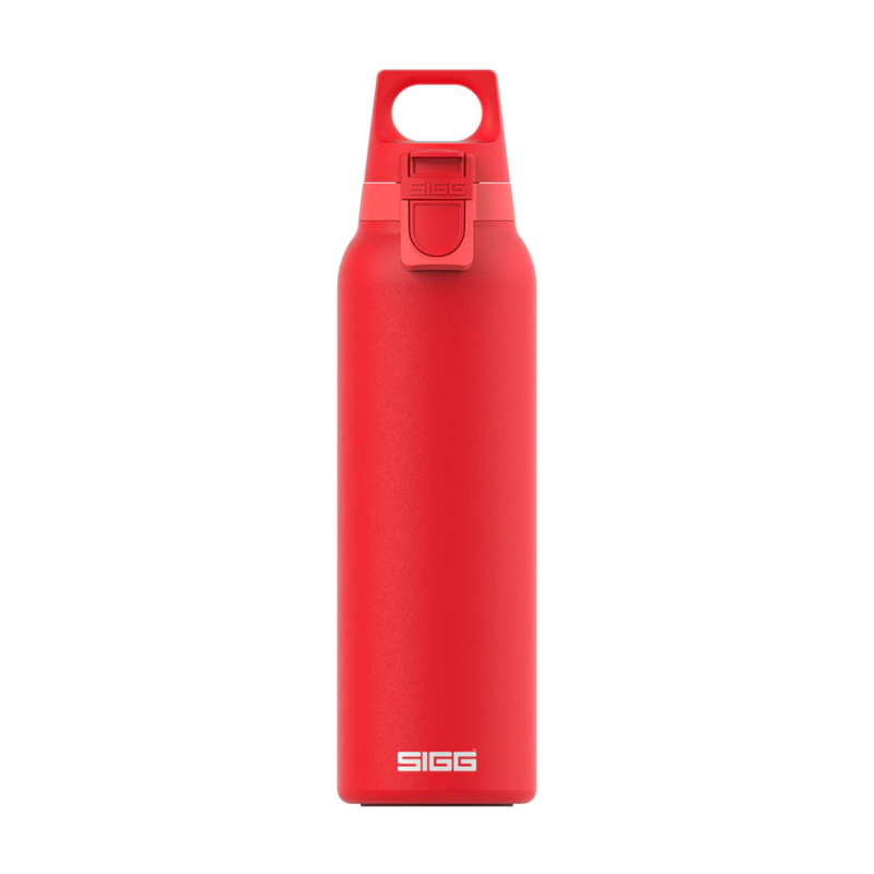 Die SIGG Trinkflasche 0.55L Light in leuchtendem Rot. Diese leichte, langlebige und umweltfreundliche Flasche besteht aus hochwertigem, recycelbarem Aluminium. Der praktische One-Hand-Verschluss ermöglicht einfaches Trinken, während die Flasche auslaufsicher und BPA-frei ist. Ideal für Sport, Reisen, Büro und Outdoor-Abenteuer.