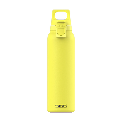 Die SIGG Trinkflasche 0.55L Light in der Farbe Ultra Lemon. Diese leichte und robuste Aluminiumflasche überzeugt mit ihrem auslaufsicheren One-Hand-Verschluss. Sie ist BPA-frei, nachhaltig hergestellt und perfekt für Sport, Outdoor-Aktivitäten sowie den täglichen Gebrauch. Ideal für stilbewusste und umweltfreundliche Nutzer.