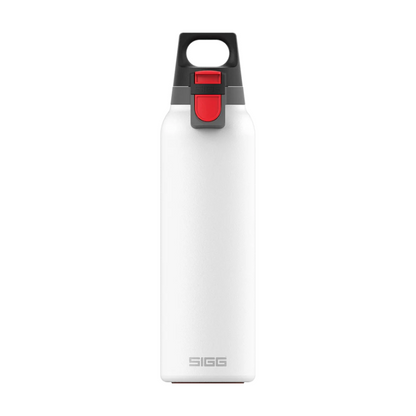 Die SIGG Trinkflasche 0.55L Light in edlem Weiß. Diese ultraleichte, wiederverwendbare Aluminiumflasche ist auslaufsicher, BPA-frei und nachhaltig produziert. Mit ihrem praktischen One-Hand-Verschluss eignet sie sich ideal für Sport, Alltag und Reisen. Robust, stilvoll und umweltfreundlich – die perfekte Alternative zu Einwegflaschen.